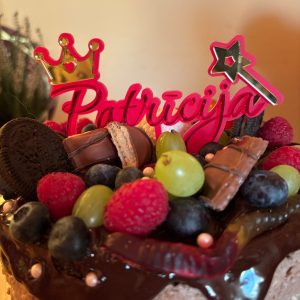 Personalizēti kūku toperi no koka un akrila | Krissy-B Crafts